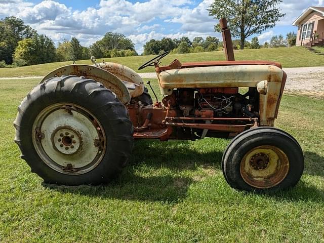 Image of Ford 801 equipment image 2