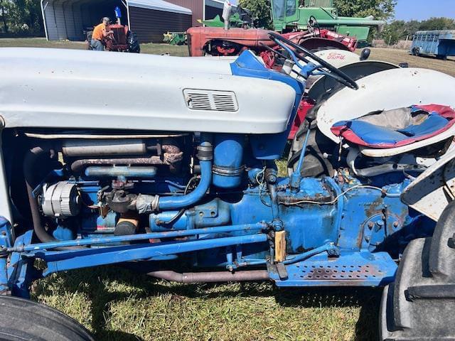 Image of Ford 801 Image 1