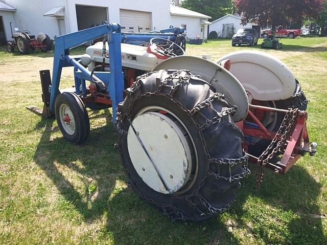 Image of Ford 801 equipment image 3