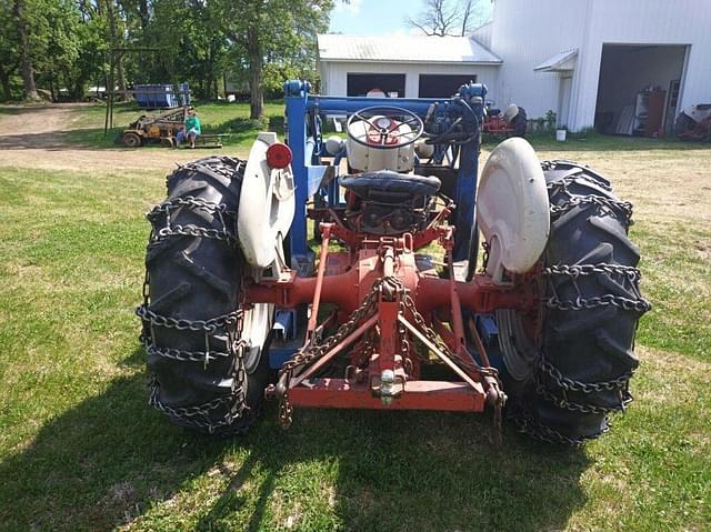 Image of Ford 801 equipment image 4