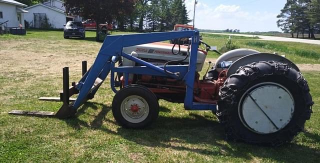 Image of Ford 801 equipment image 2