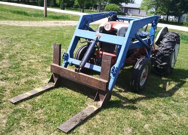 Image of Ford 801 equipment image 1