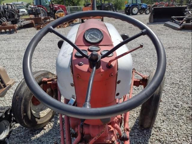 Image of Ford 801 equipment image 4
