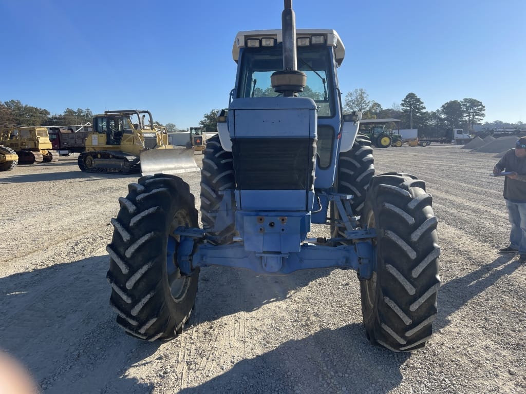 Main image Ford 8210