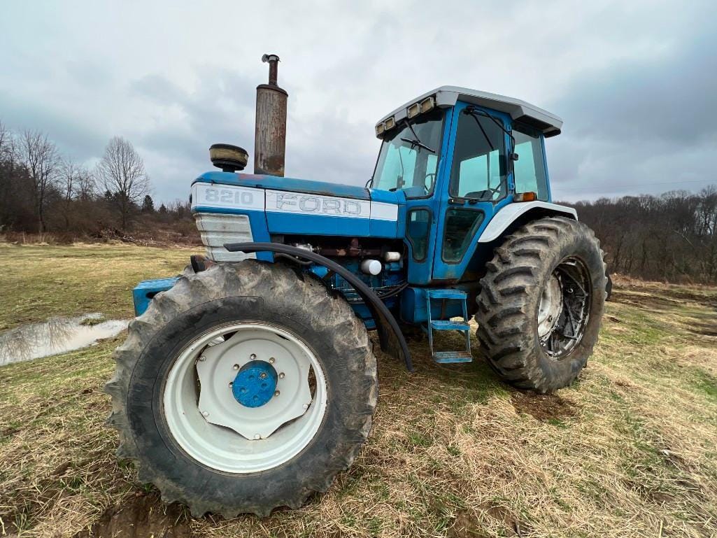 Main image Ford 8210