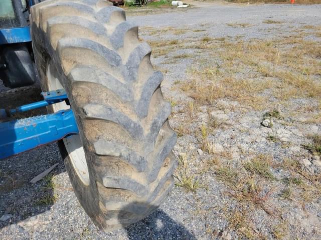 Image of Ford 8240 equipment image 3