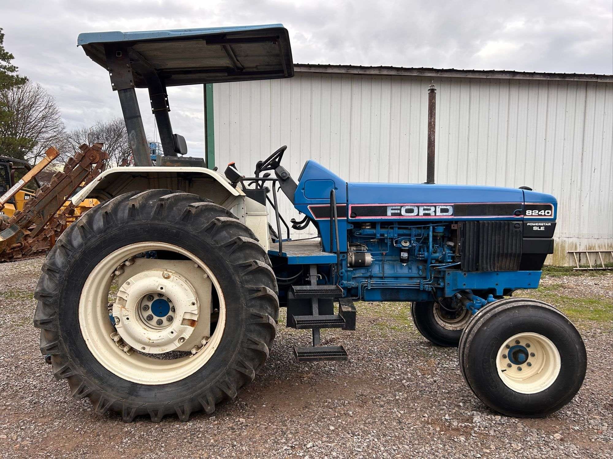 Ford 8240 Equipment Image0