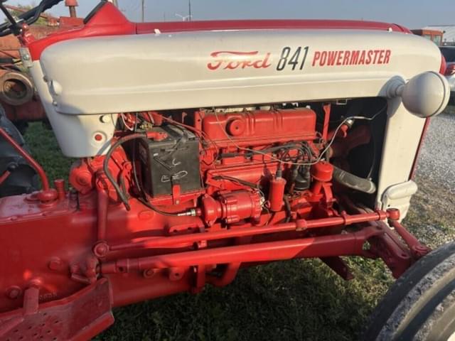 Image of Ford 841 equipment image 3