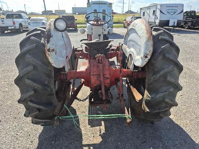 Image of Ford 841 equipment image 2