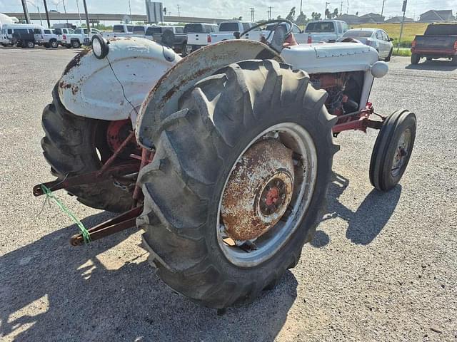 Image of Ford 841 equipment image 1