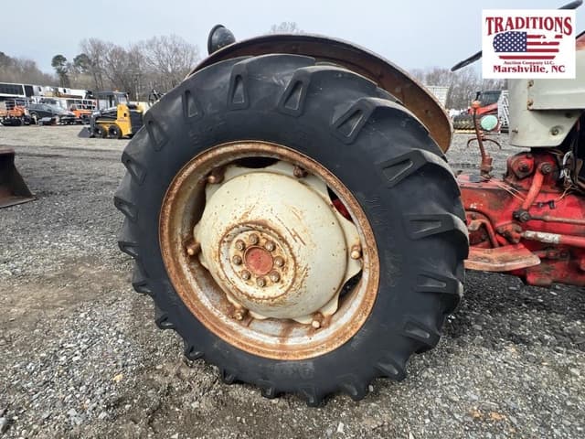 Image of Ford 850 equipment image 4