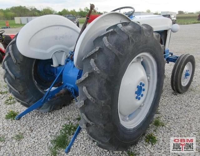 Image of Ford 850 equipment image 3