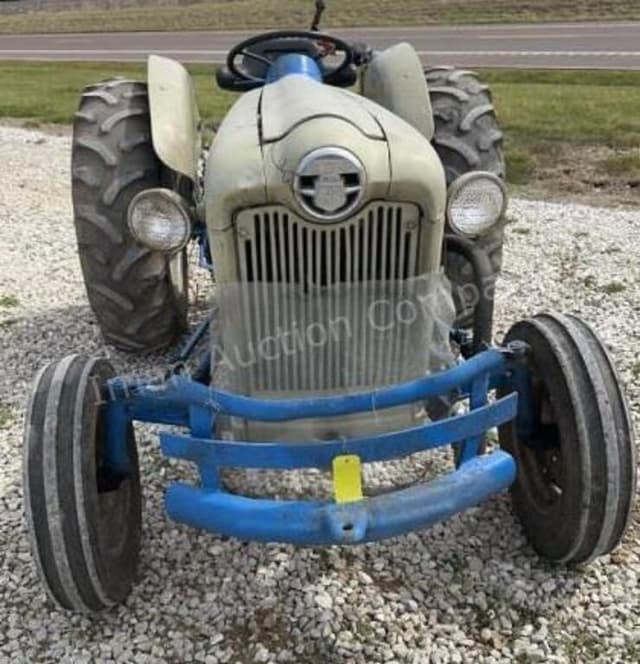 Image of Ford 850 equipment image 2