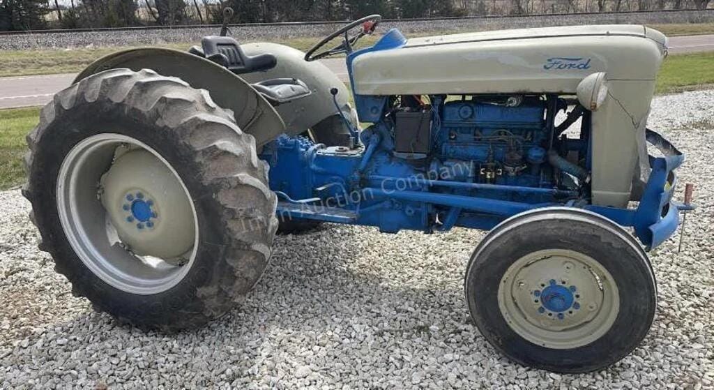 Ford 850 Equipment Image0