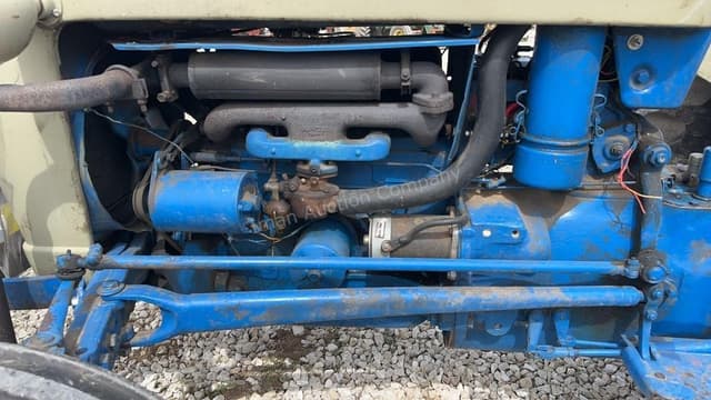 Image of Ford 850 equipment image 4