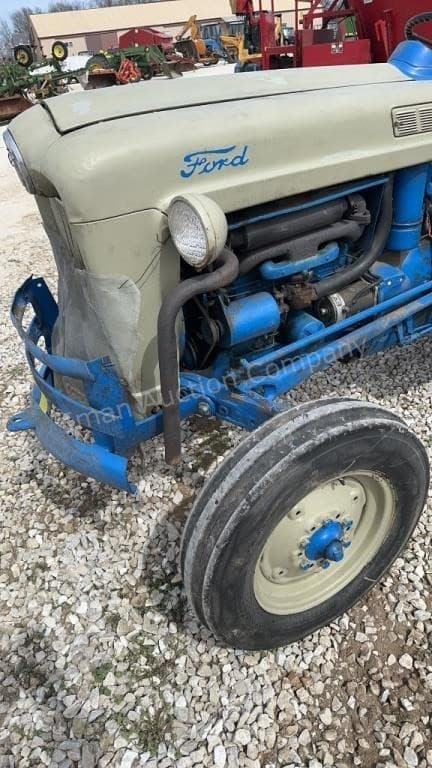 Image of Ford 850 equipment image 3