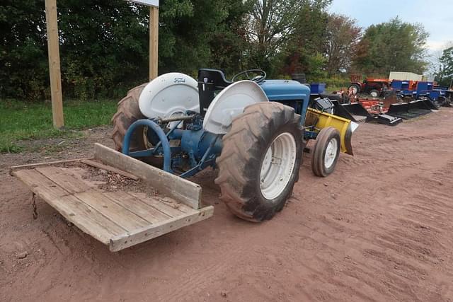 Image of Ford 851 equipment image 1