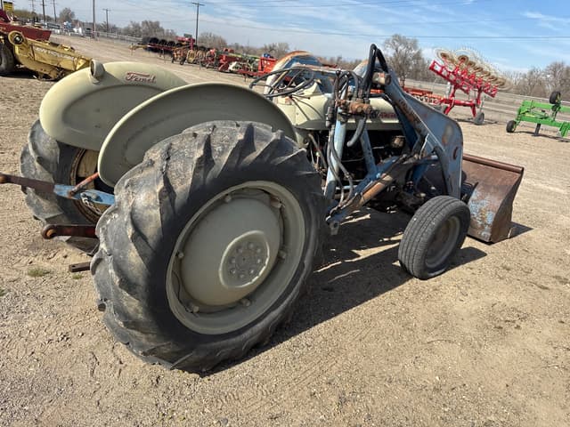 Image of Ford 851 equipment image 2