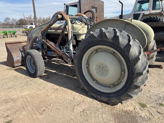 Image of Ford 851 equipment image 3