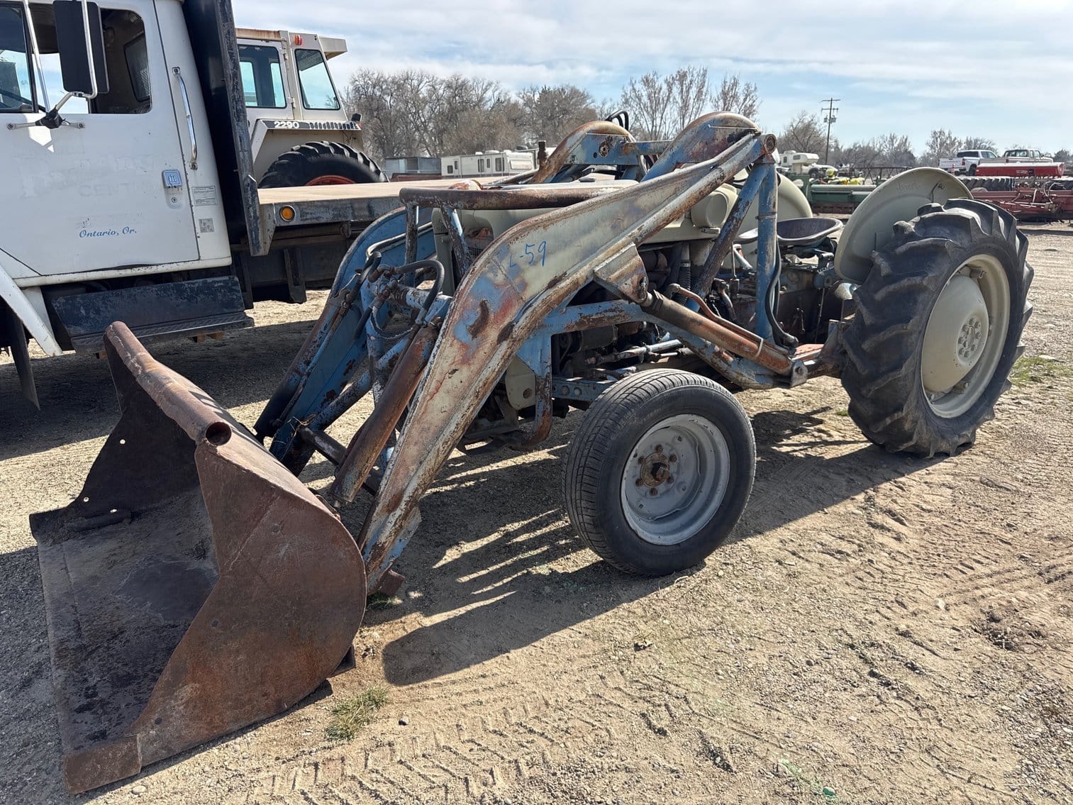 Ford 851 Equipment Image0