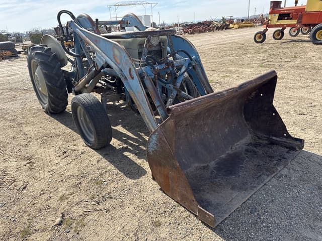 Image of Ford 851 equipment image 1