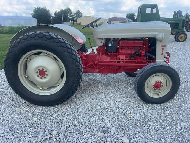 Image of Ford 860 equipment image 3