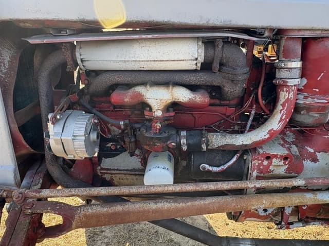 Image of Ford 860 equipment image 2