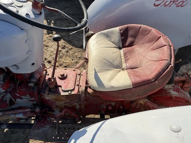 Image of Ford 860 equipment image 3