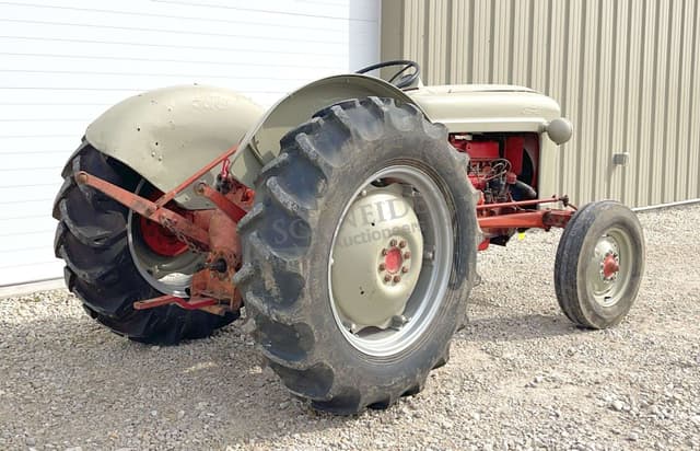 Image of Ford 860 equipment image 4