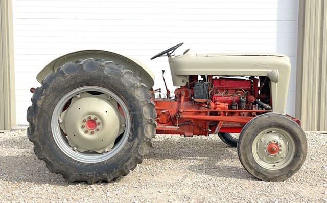 Image of Ford 860 equipment image 2