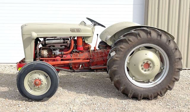 Image of Ford 860 equipment image 3