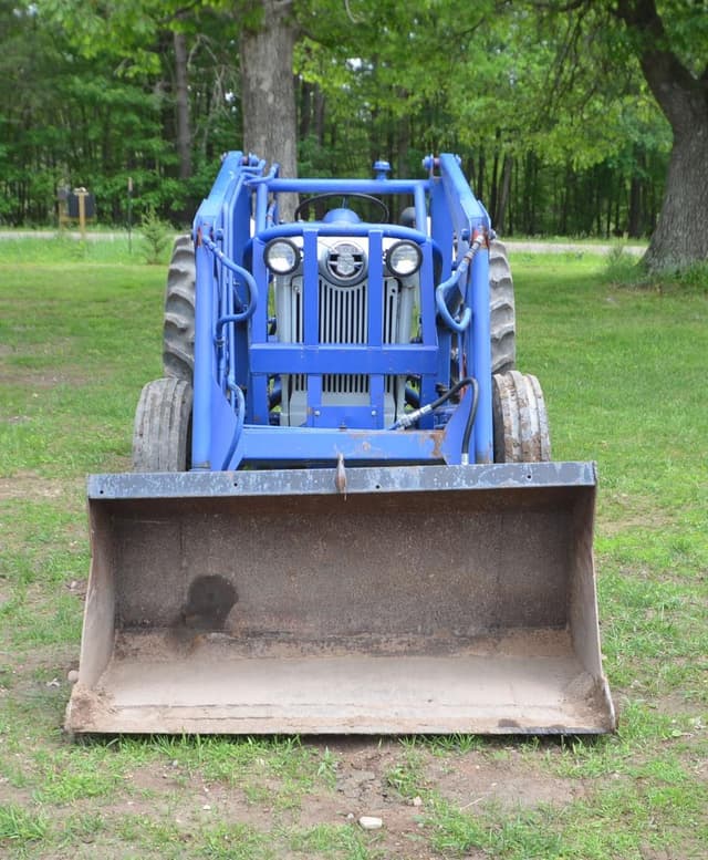 Image of Ford 860 equipment image 3