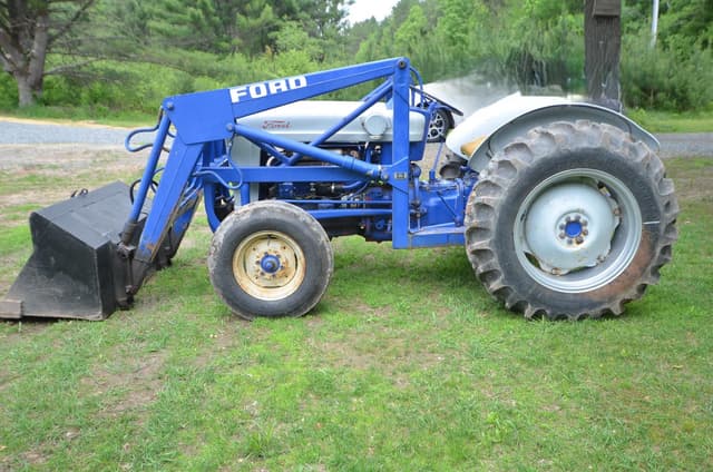 Image of Ford 860 equipment image 2