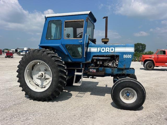 Image of Ford 8600 equipment image 1
