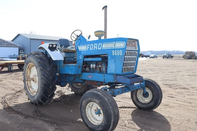 Image of Ford 8600 equipment image 2