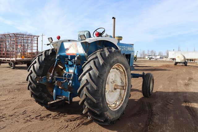 Image of Ford 8600 equipment image 4