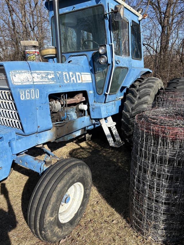 Image of Ford 8600 equipment image 2