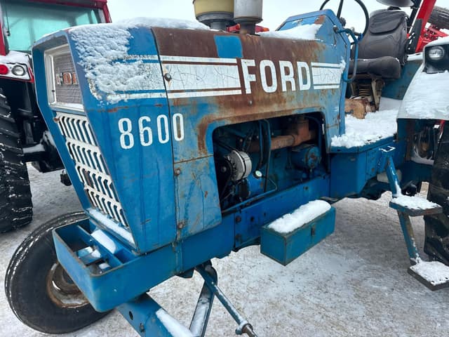 Image of Ford 8600 equipment image 3