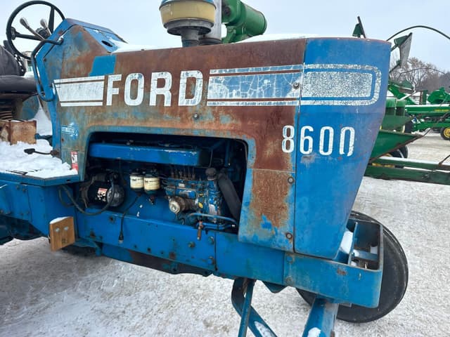 Image of Ford 8600 equipment image 4