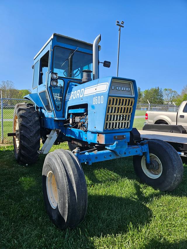 Image of Ford 8600 equipment image 1