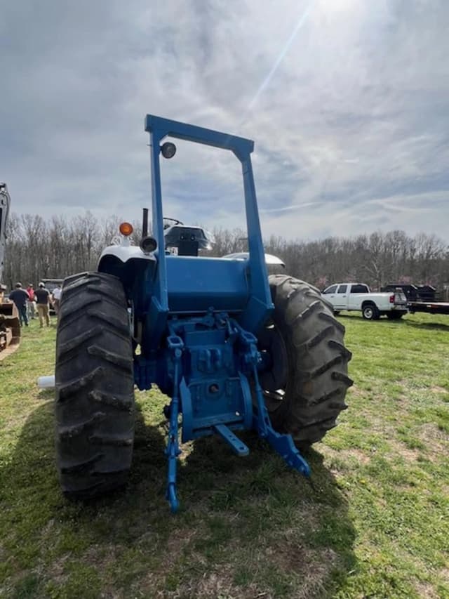 Image of Ford 8600 equipment image 2
