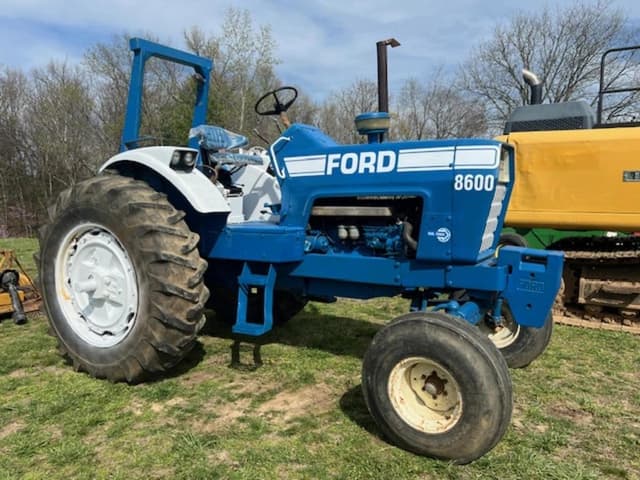 Image of Ford 8600 equipment image 4