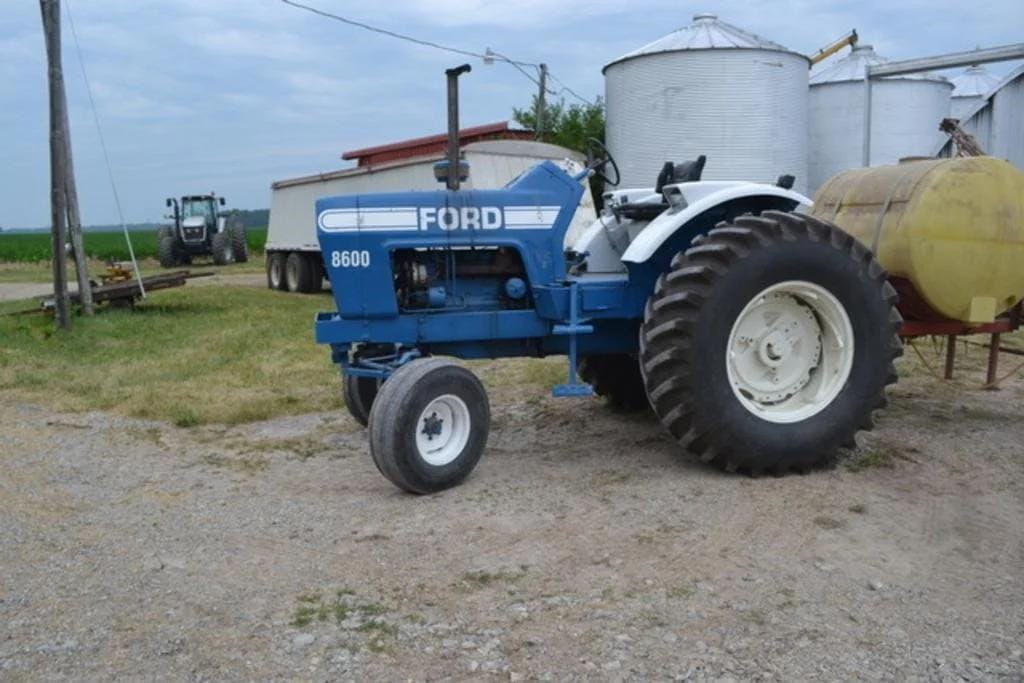 Ford 8600 Tractor トラクター ビンテージ My Uncle's Ford 8600 Tractor - YouTube