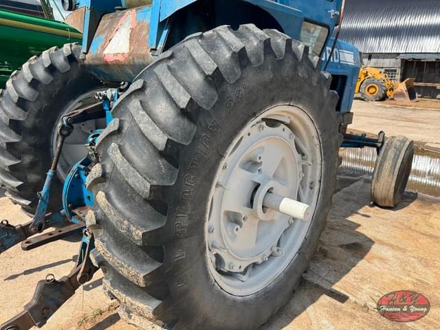 Image of Ford 8600 equipment image 2
