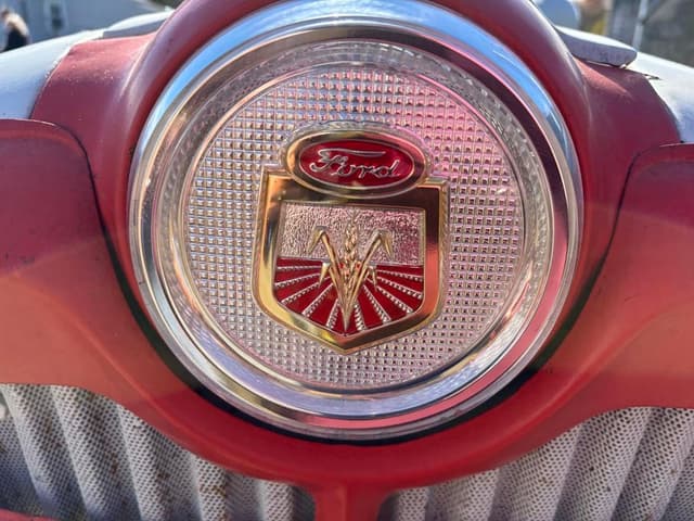 Image of Ford 861 equipment image 4