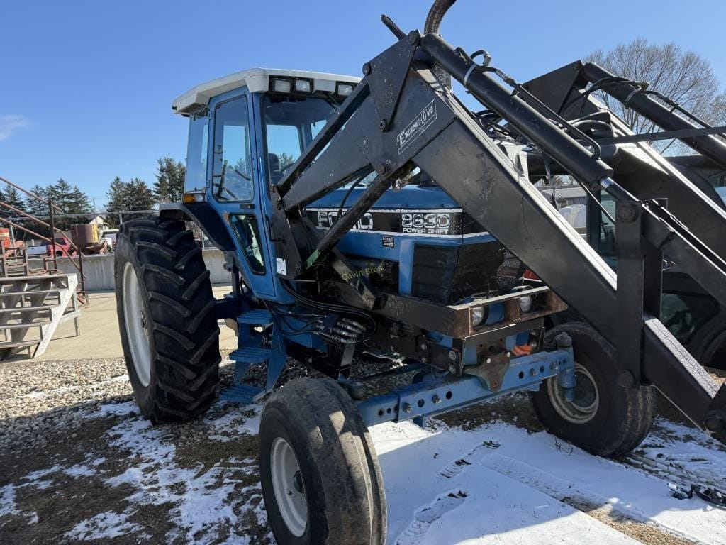 Ford 8630 Equipment Image0