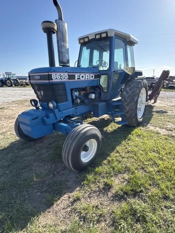 Ford 8630 Equipment Image0