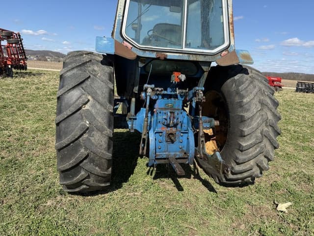 Image of Ford 8700 equipment image 3