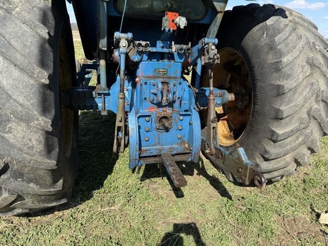 Image of Ford 8700 equipment image 4
