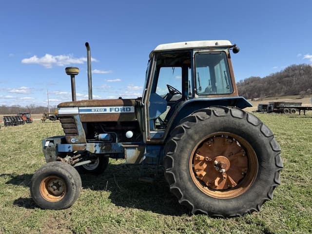 Image of Ford 8700 equipment image 2